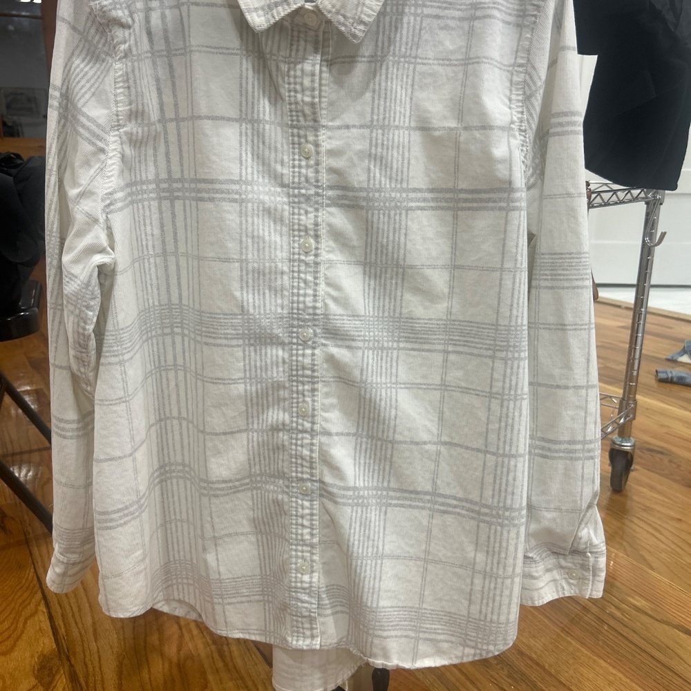 Chico’s Gray and White long sleeve shirt - Picture 3 of 3